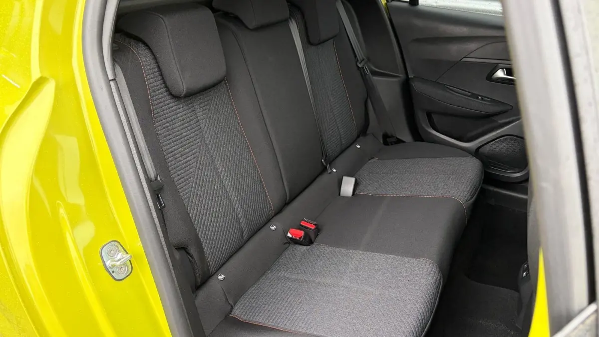 Business | Elektrische parkeerrem | Extra getinte achterste zijruiten en achterruit | Extra getinte achterste zijruiten en achterruit