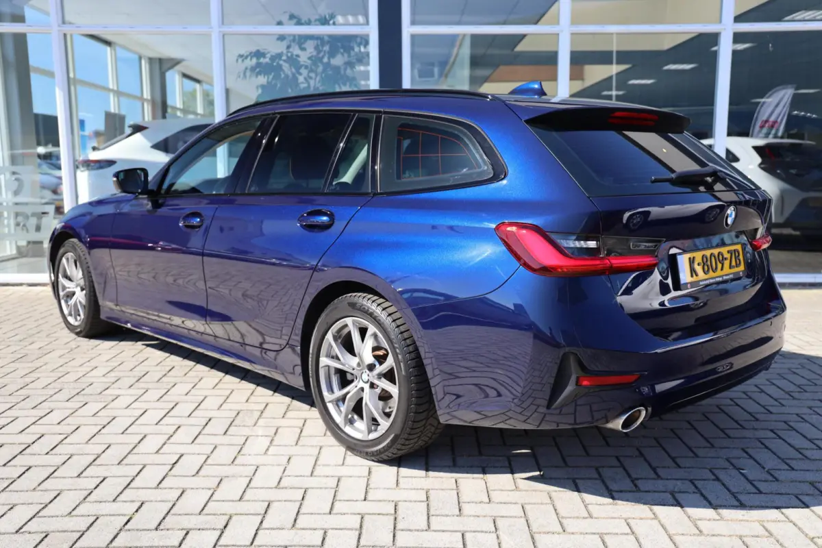 318i Business Edition Plus|Leder|Automaat|Individual|Navi|Apple carplay/Android auto|Cruise|