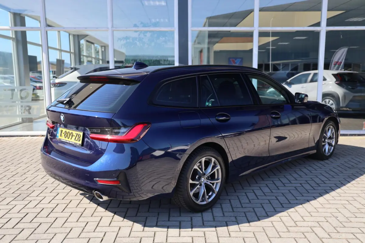 318i Business Edition Plus|Leder|Automaat|Individual|Navi|Apple carplay/Android auto|Cruise|