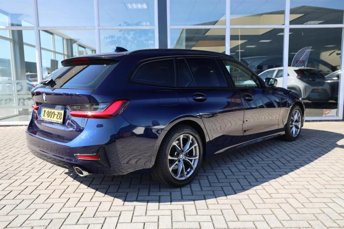 318i Business Edition Plus|Leder|Automaat|Individual|Navi|Apple carplay/Android auto|Cruise|