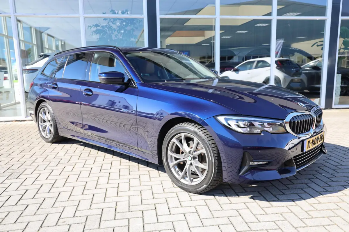 318i Business Edition Plus|Leder|Automaat|Individual|Navi|Apple carplay/Android auto|Cruise|