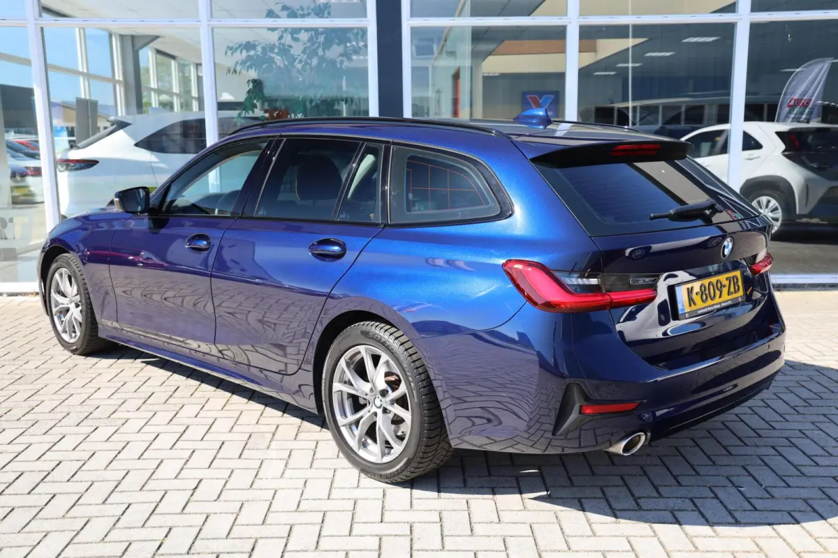 318i Business Edition Plus|Leder|Automaat|Individual|Navi|Apple carplay/Android auto|Cruise|