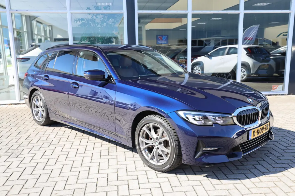 318i Business Edition Plus|Leder|Automaat|Individual|Navi|Apple carplay/Android auto|Cruise|