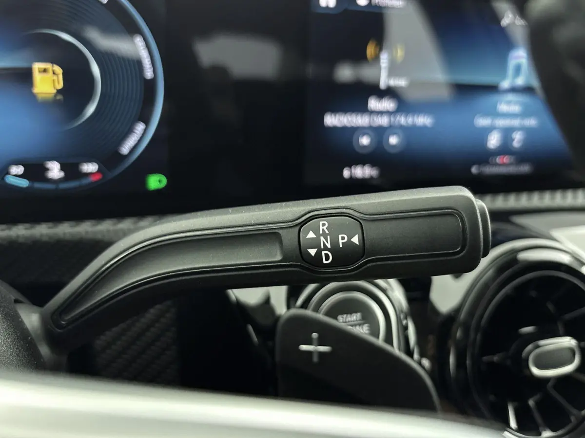 180 Business Solution Nederlands Voertuig | Stoelverwarming |Cruise Control | Lichtmetalen Velgen | Parkeer Assistent | Parkeersensor Voor en Achter