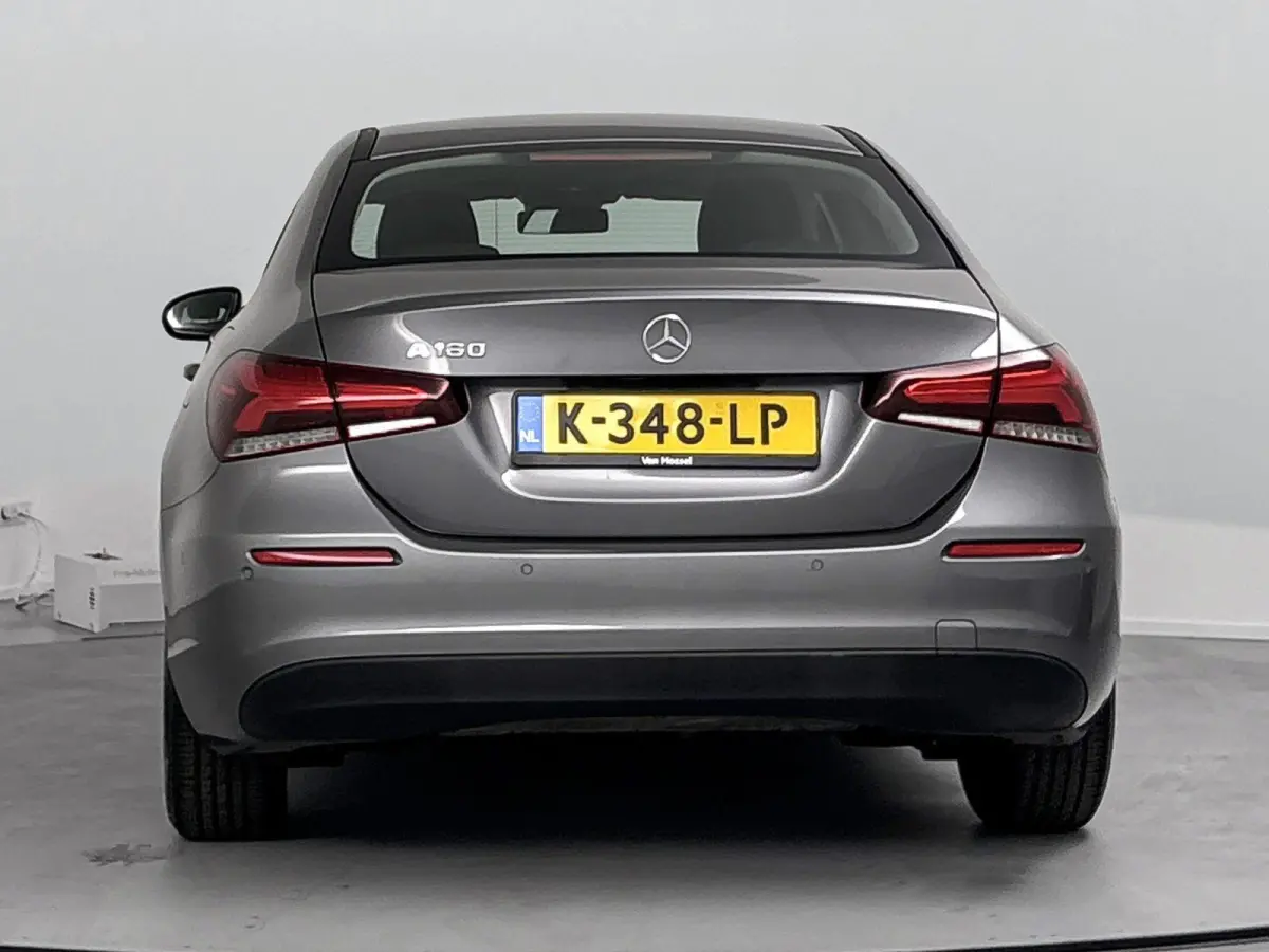 180 Business Solution Nederlands Voertuig | Stoelverwarming |Cruise Control | Lichtmetalen Velgen | Parkeer Assistent | Parkeersensor Voor en Achter