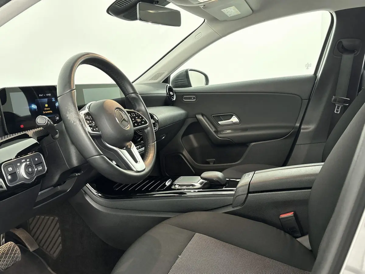 180 Business Solution Nederlands Voertuig | Stoelverwarming |Cruise Control | Lichtmetalen Velgen | Parkeer Assistent | Parkeersensor Voor en Achter