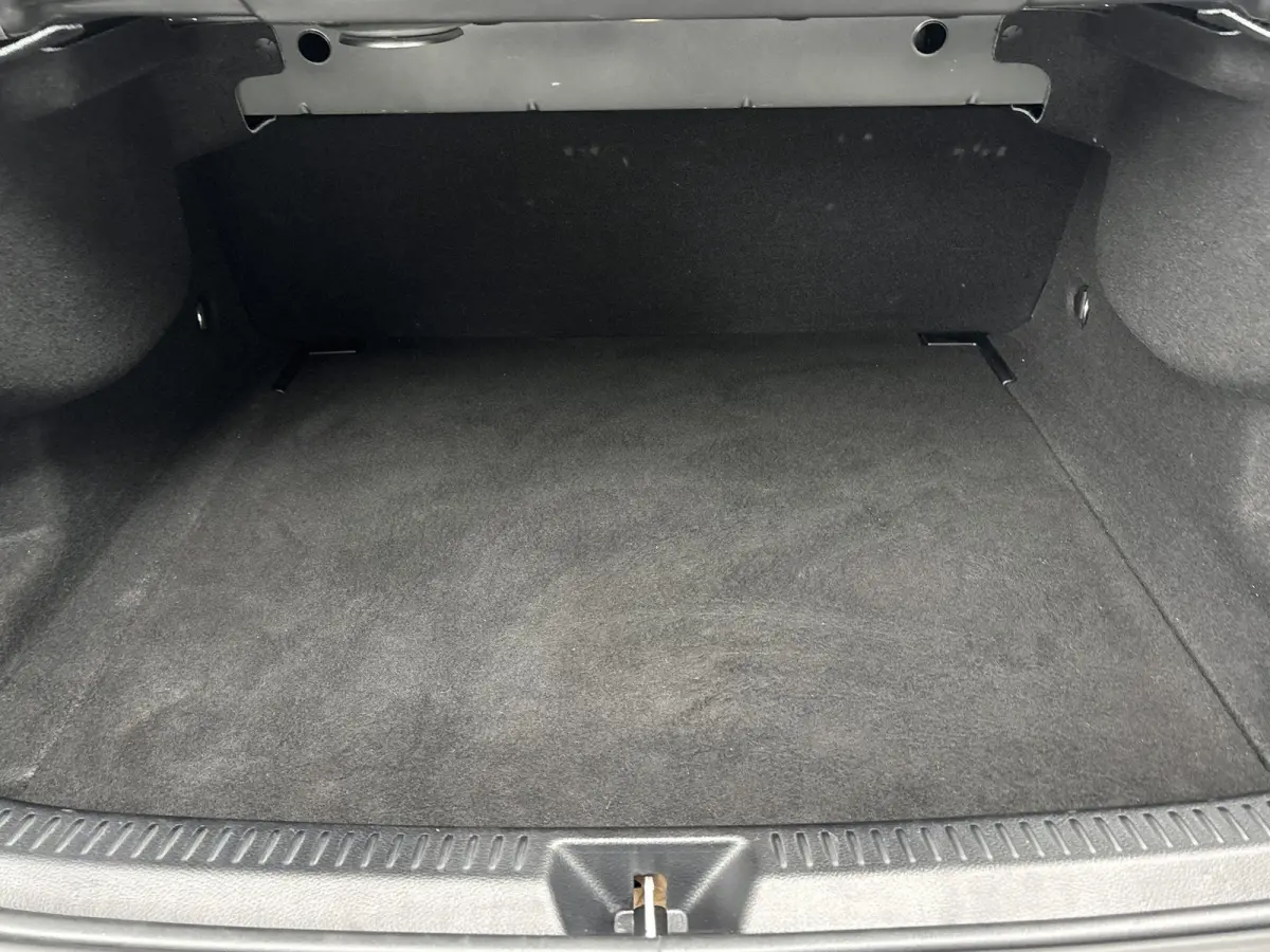 180 Business Solution Nederlands Voertuig | Stoelverwarming |Cruise Control | Lichtmetalen Velgen | Parkeer Assistent | Parkeersensor Voor en Achter