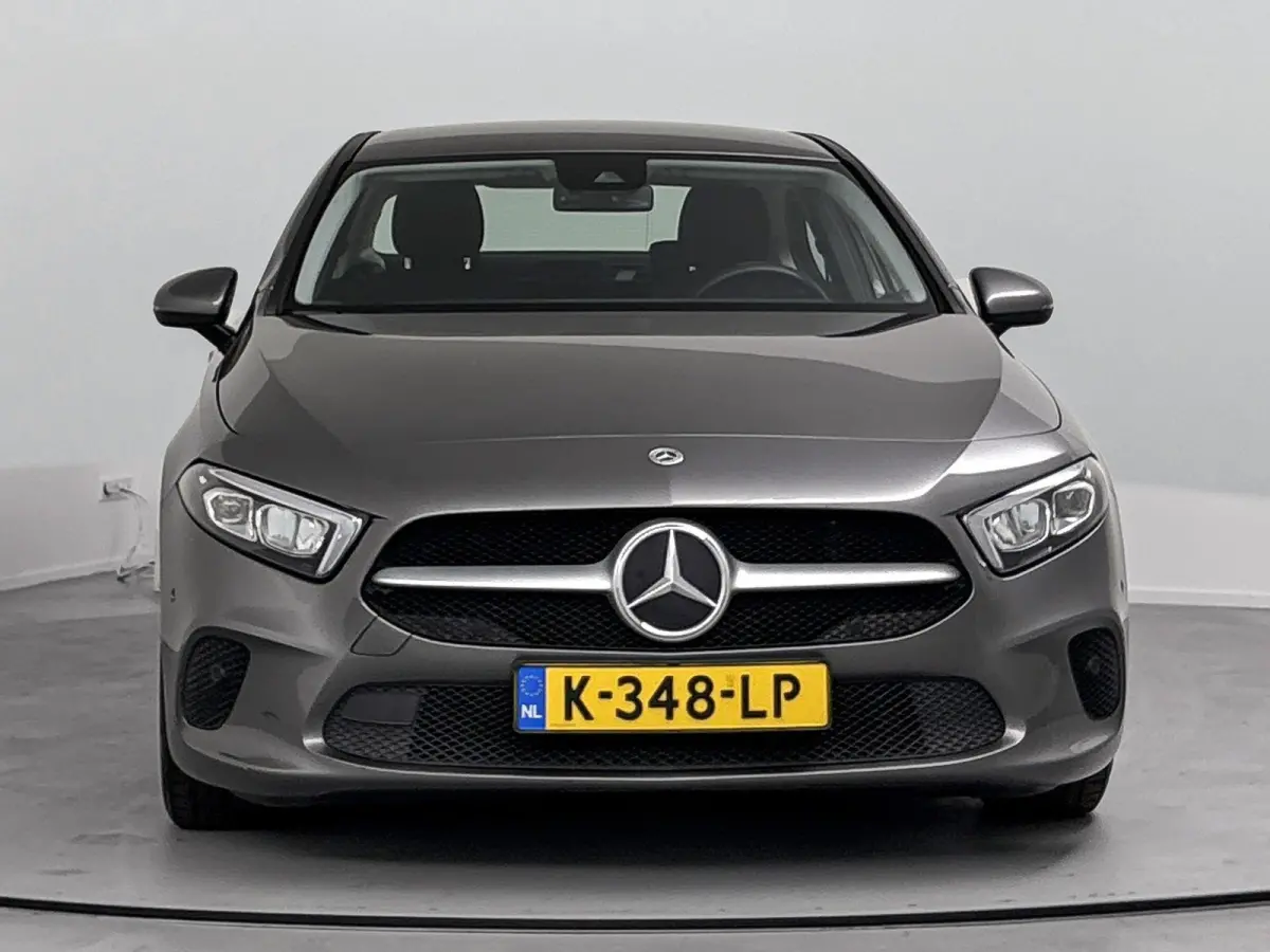 180 Business Solution Nederlands Voertuig | Stoelverwarming |Cruise Control | Lichtmetalen Velgen | Parkeer Assistent | Parkeersensor Voor en Achter