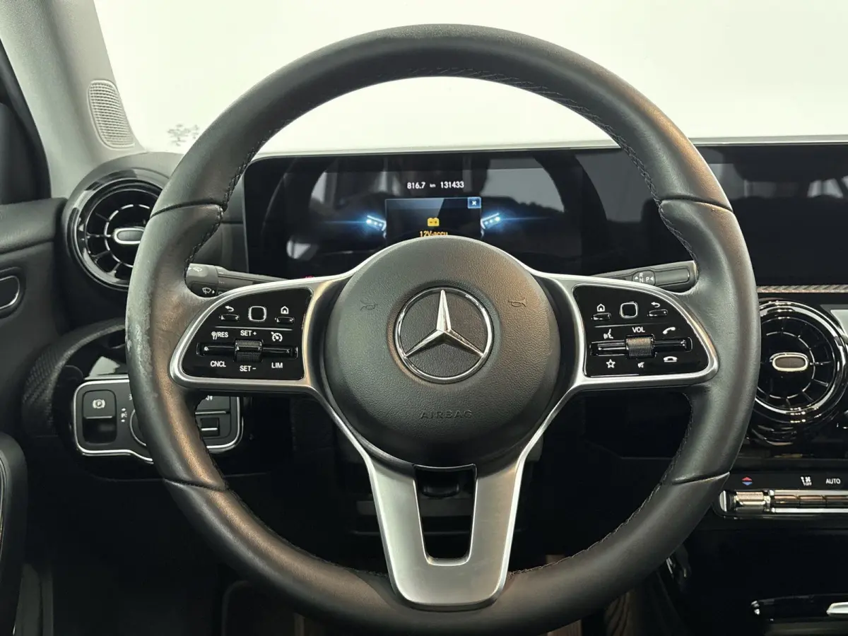 180 Business Solution Nederlands Voertuig | Stoelverwarming |Cruise Control | Lichtmetalen Velgen | Parkeer Assistent | Parkeersensor Voor en Achter