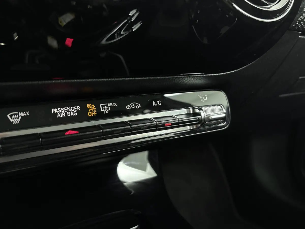 180 Business Solution Nederlands Voertuig | Stoelverwarming |Cruise Control | Lichtmetalen Velgen | Parkeer Assistent | Parkeersensor Voor en Achter