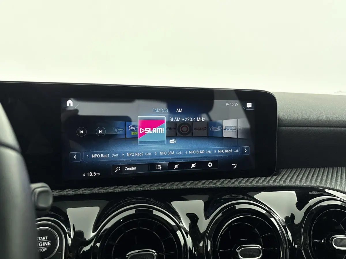 180 Business Solution Nederlands Voertuig | Stoelverwarming |Cruise Control | Lichtmetalen Velgen | Parkeer Assistent | Parkeersensor Voor en Achter