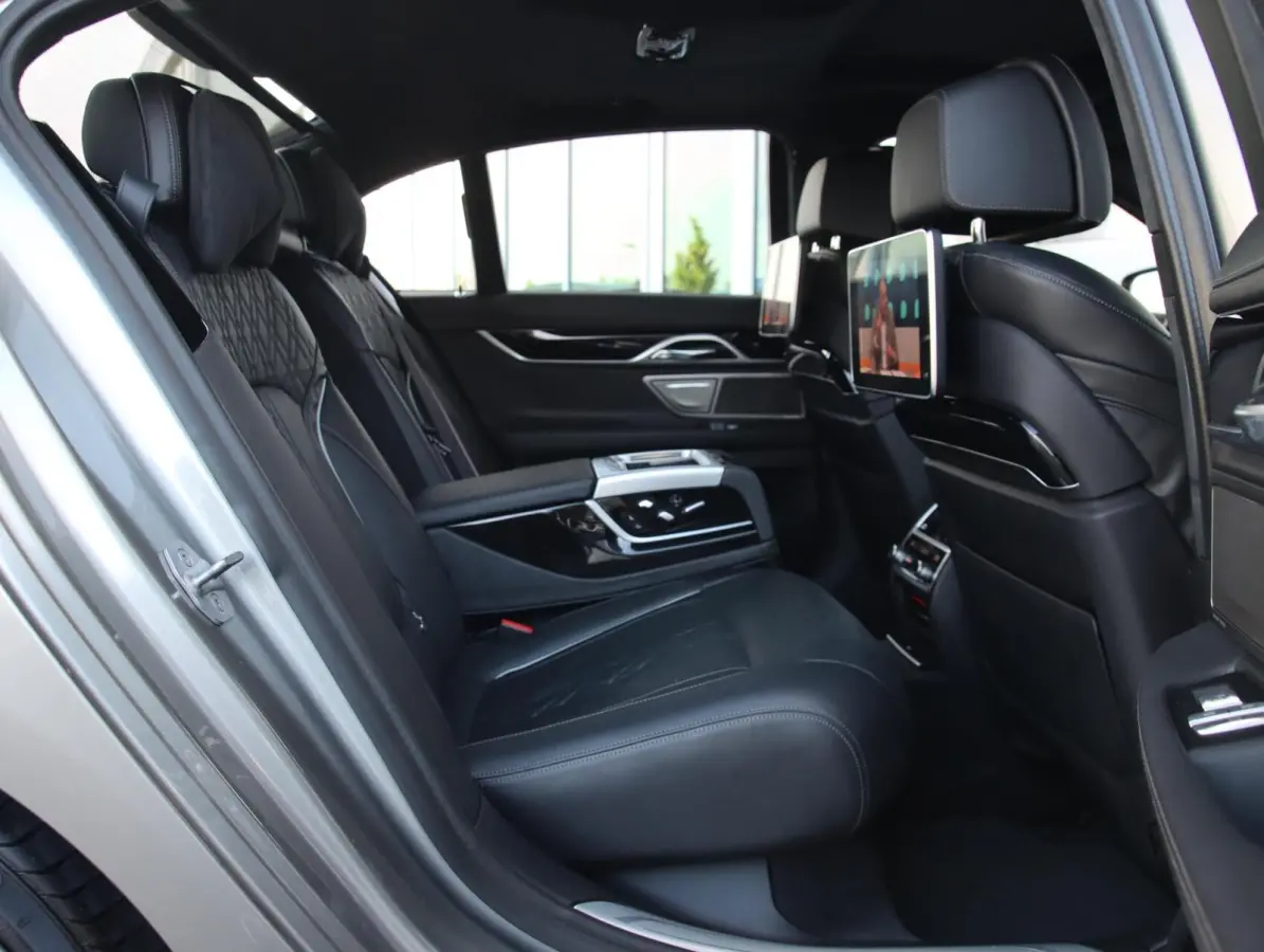 750i xDrive High Executive | M-sport | €190.219 NIEUW!! | Full Options |