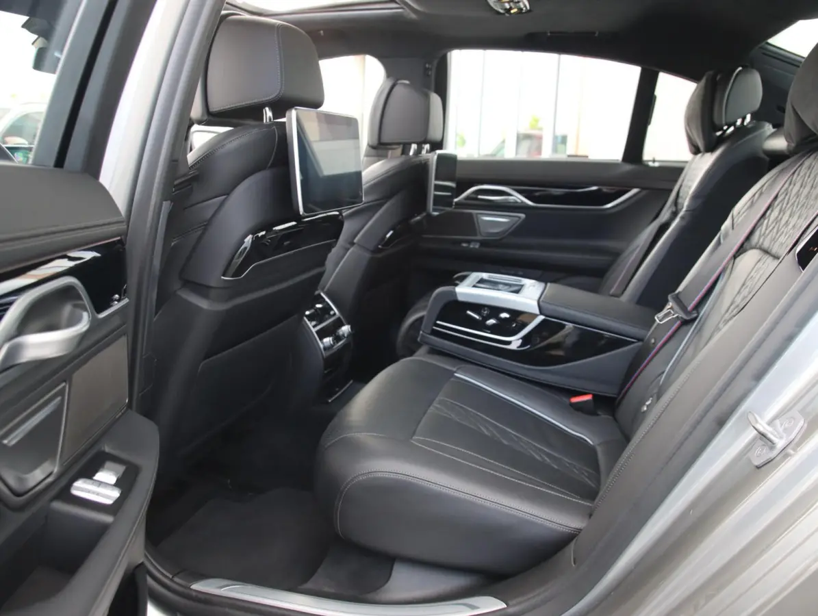 750i xDrive High Executive | M-sport | €190.219 NIEUW!! | Full Options |