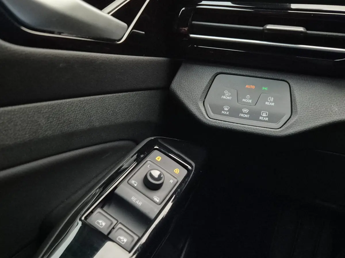 GTX 4Motion 77 kWh 1e Eig. 95,4% SoH Sport NAP NL CarPlay LED Trekhaak BTW Auto Stuurverwarming Adaptieve Cruise