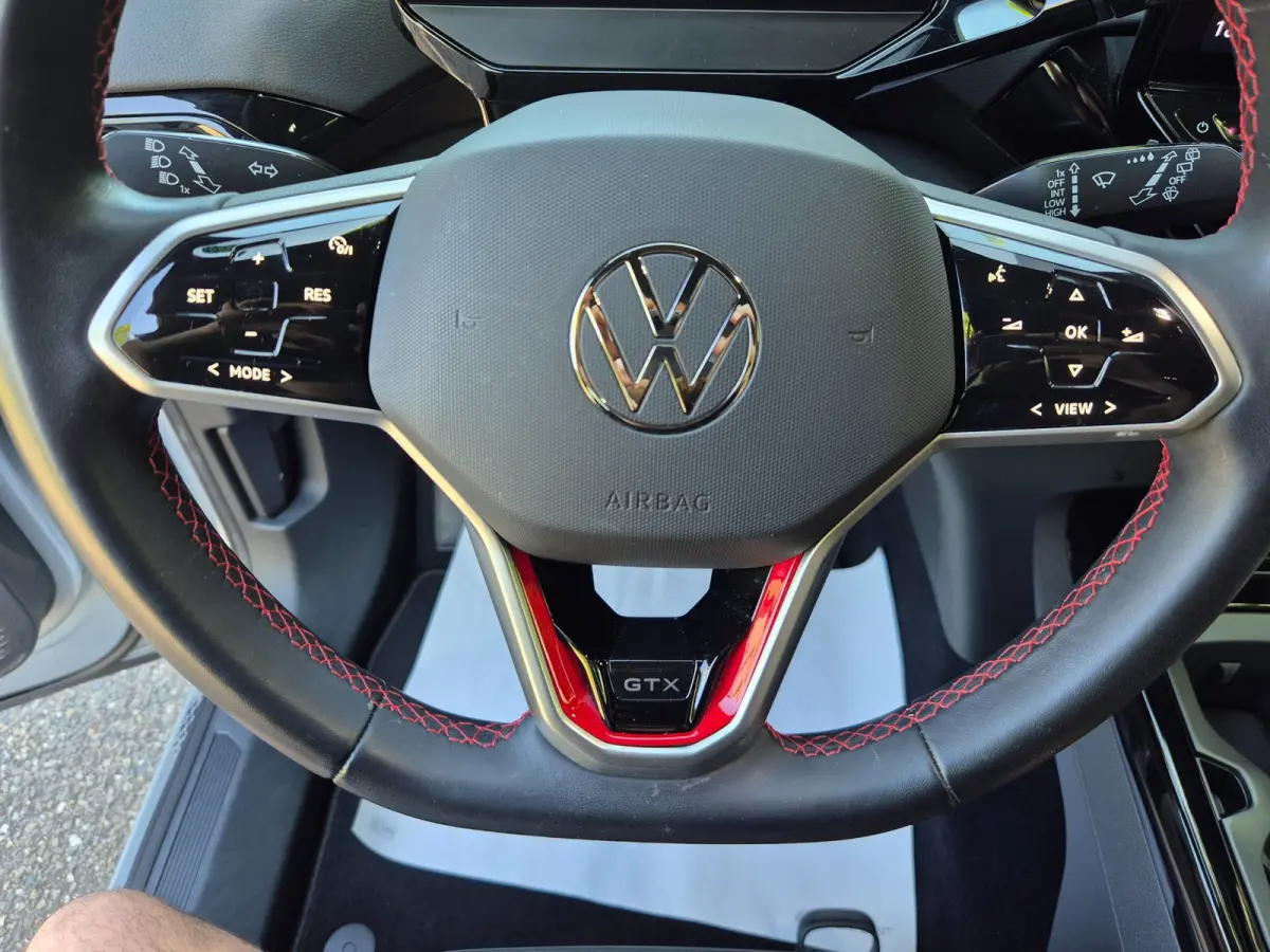GTX 4Motion 77 kWh 1e Eig. 95,4% SoH Sport NAP NL CarPlay LED Trekhaak BTW Auto Stuurverwarming Adaptieve Cruise