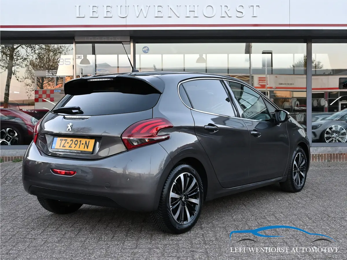 1.2 PureTech Tech Edition, AUTOMAAT, camera, clima, cruise, S/S, LED, 2 x PDC, LMV, NL-dealerauto