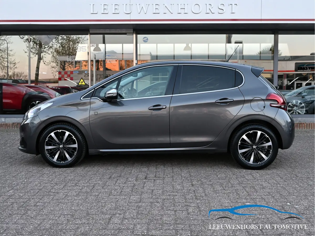 1.2 PureTech Tech Edition, AUTOMAAT, camera, clima, cruise, S/S, LED, 2 x PDC, LMV, NL-dealerauto