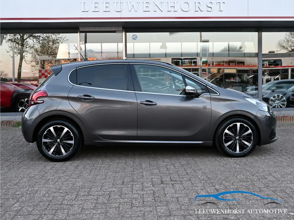 1.2 PureTech Tech Edition, AUTOMAAT, camera, clima, cruise, S/S, LED, 2 x PDC, LMV, NL-dealerauto