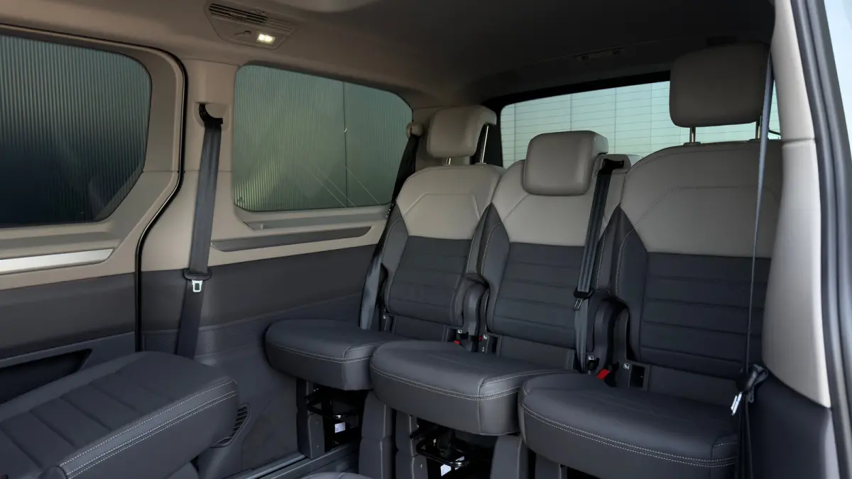 eHybrid 4MOTION L2 | Bulli | Leder | Glazen Dak | Vis-a-Vis | Houtlook Vloer | 4-Seizoenen Banden
