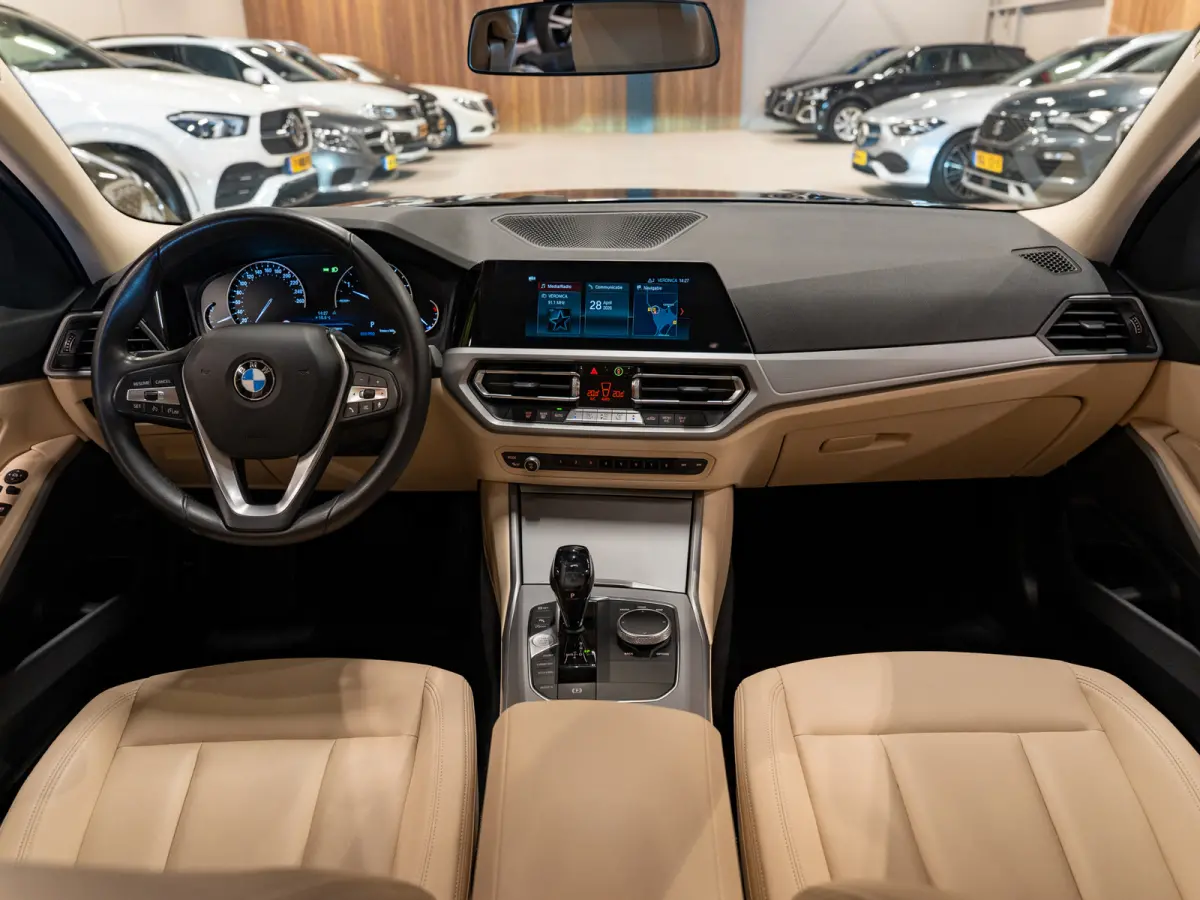 320i Executive, Facelift, Apple Carplay, Navi, Led, Camera, Multistuur, Leder, Cruise, Clima, Volledig Onderhoud.