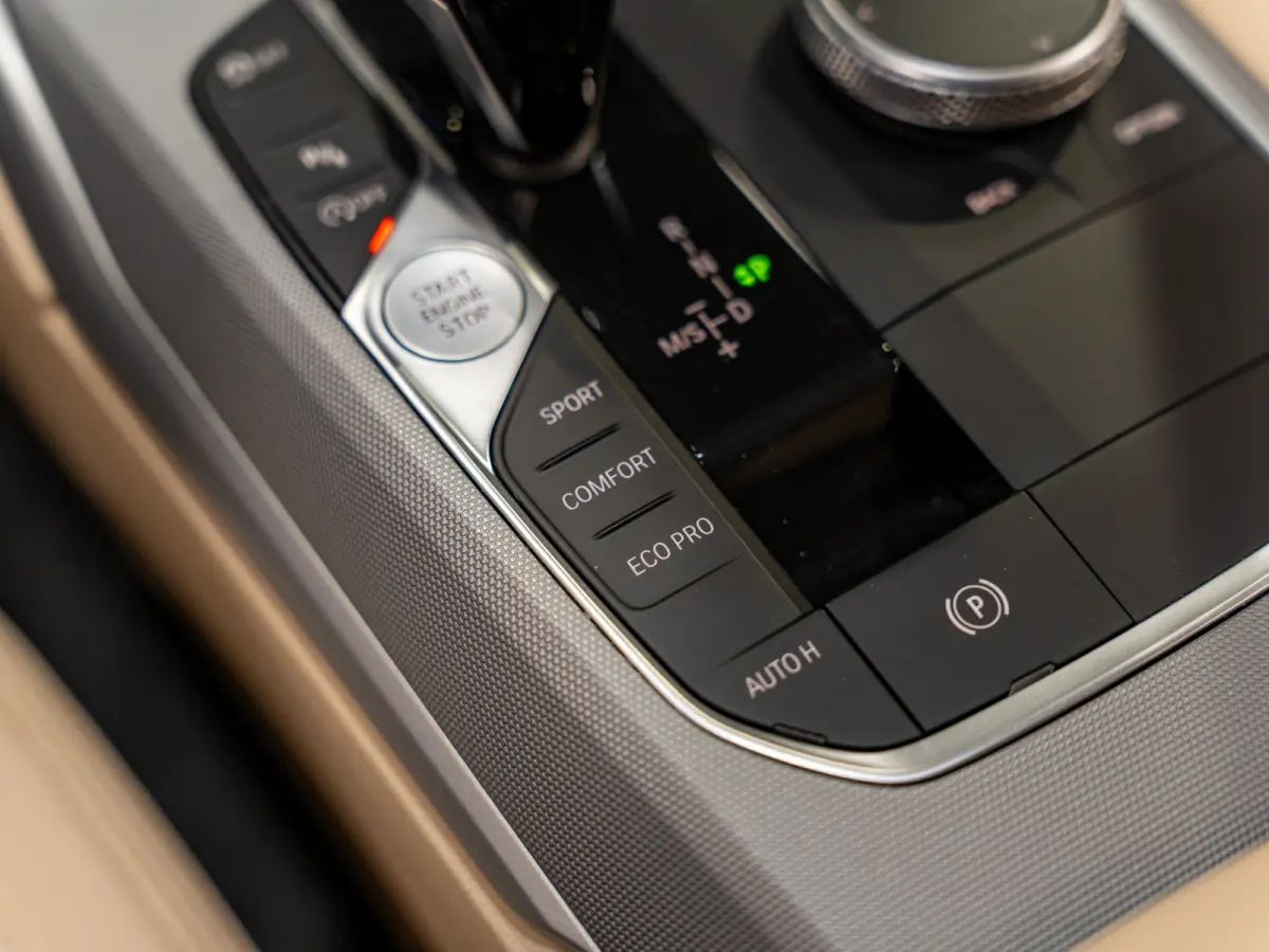 320i Executive, Facelift, Apple Carplay, Navi, Led, Camera, Multistuur, Leder, Cruise, Clima, Volledig Onderhoud.