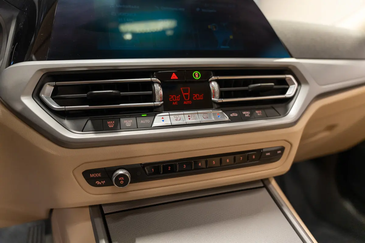 320i Executive, Facelift, Apple Carplay, Navi, Led, Camera, Multistuur, Leder, Cruise, Clima, Volledig Onderhoud.