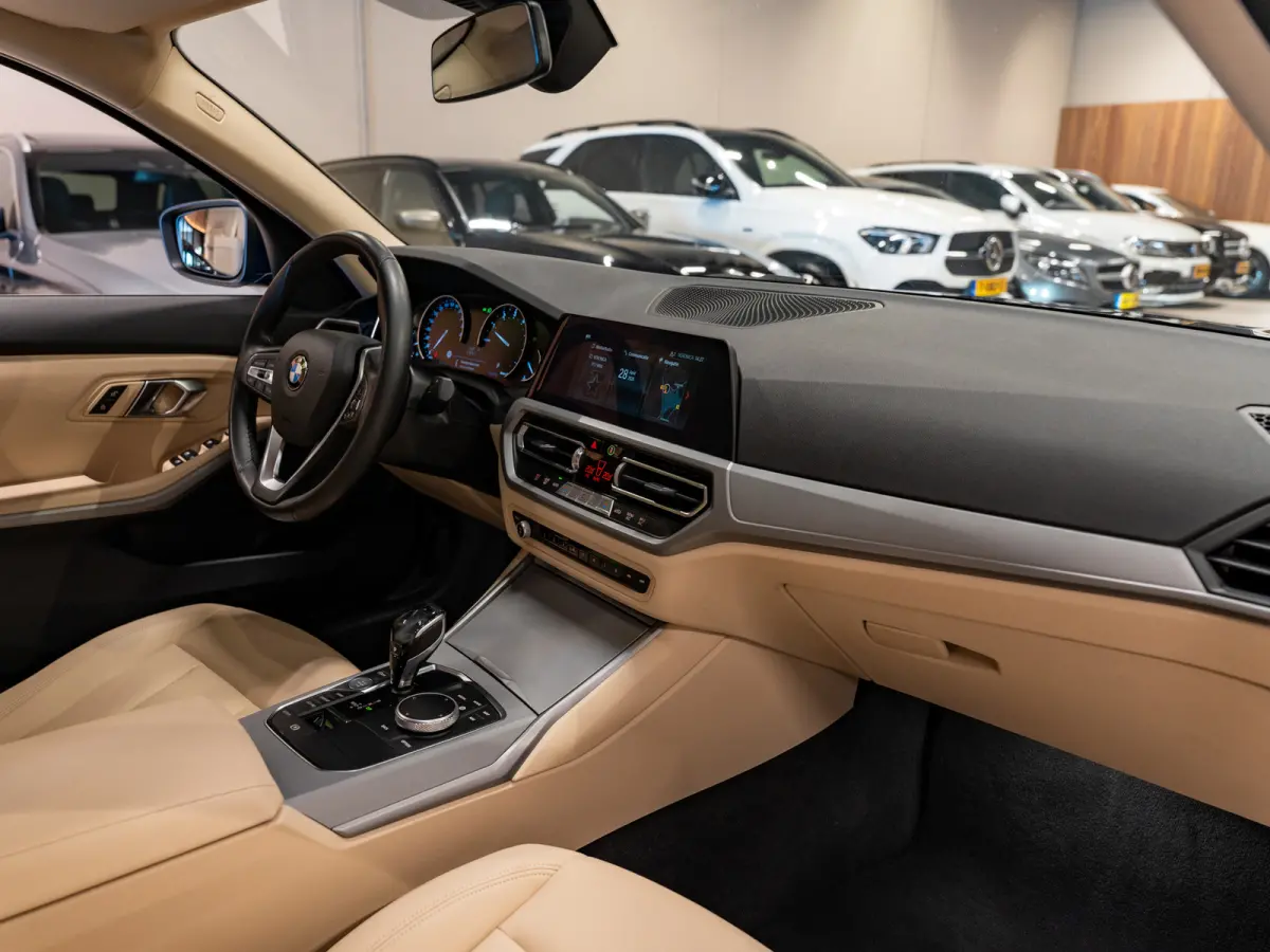 320i Executive, Facelift, Apple Carplay, Navi, Led, Camera, Multistuur, Leder, Cruise, Clima, Volledig Onderhoud.