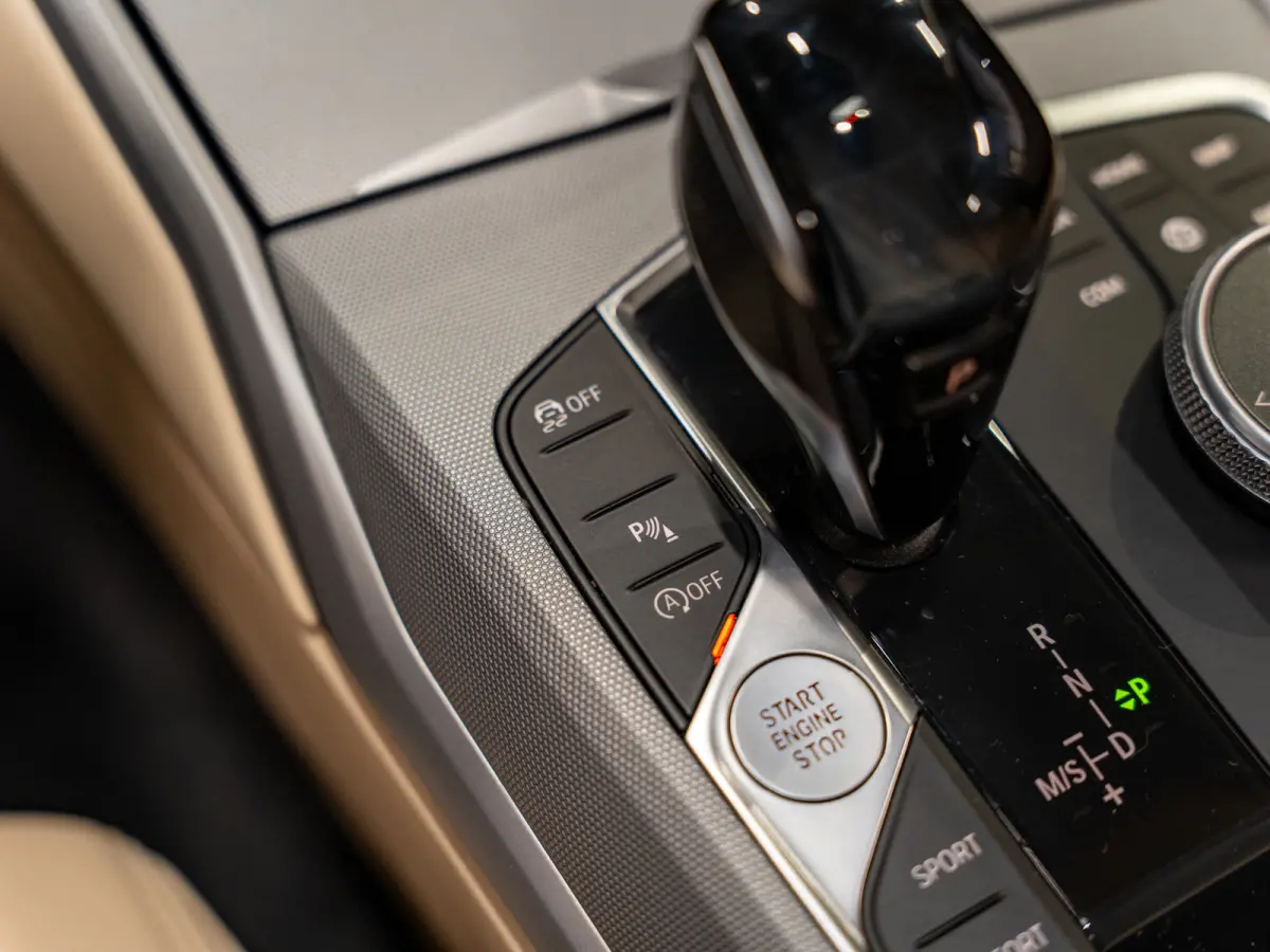 320i Executive, Facelift, Apple Carplay, Navi, Led, Camera, Multistuur, Leder, Cruise, Clima, Volledig Onderhoud.