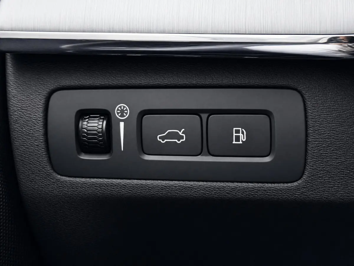 2.0 T8 Recharge AWD R-Design | Pilot Assist | Stoelverwarming | Carplay | Black on black