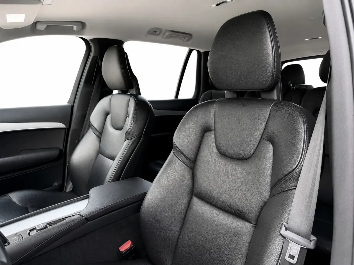 2.0 T8 Recharge AWD R-Design | Pilot Assist | Stoelverwarming | Carplay | Black on black