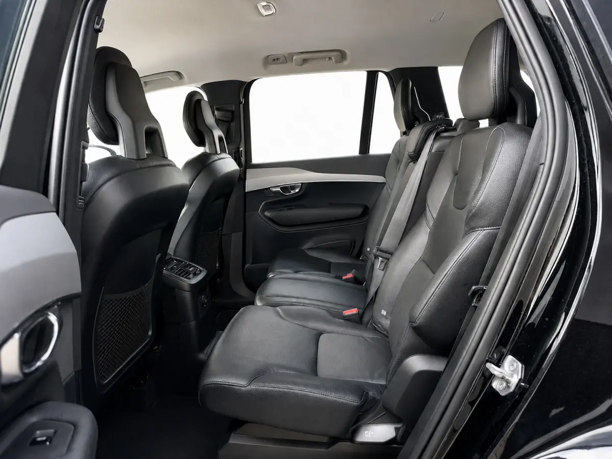 2.0 T8 Recharge AWD R-Design | Pilot Assist | Stoelverwarming | Carplay | Black on black