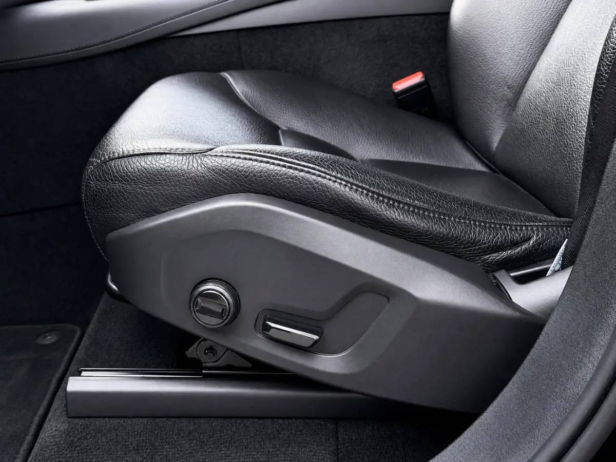 2.0 T8 Recharge AWD R-Design | Pilot Assist | Stoelverwarming | Carplay | Black on black