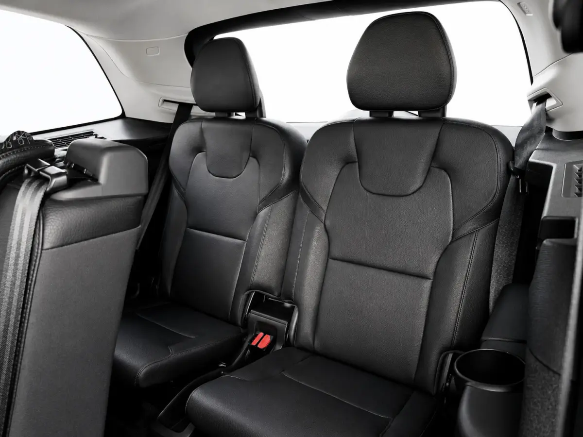 2.0 T8 Recharge AWD R-Design | Pilot Assist | Stoelverwarming | Carplay | Black on black