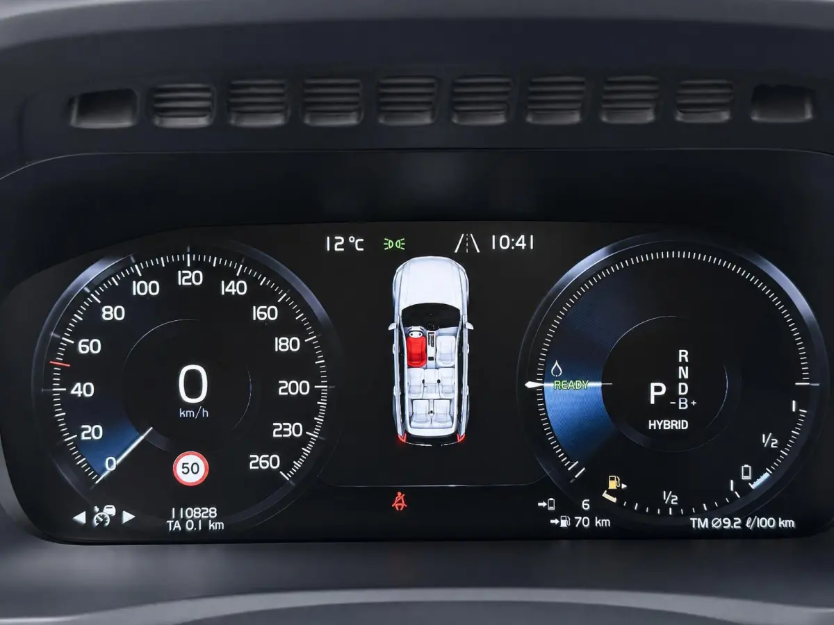 2.0 T8 Recharge AWD R-Design | Pilot Assist | Stoelverwarming | Carplay | Black on black