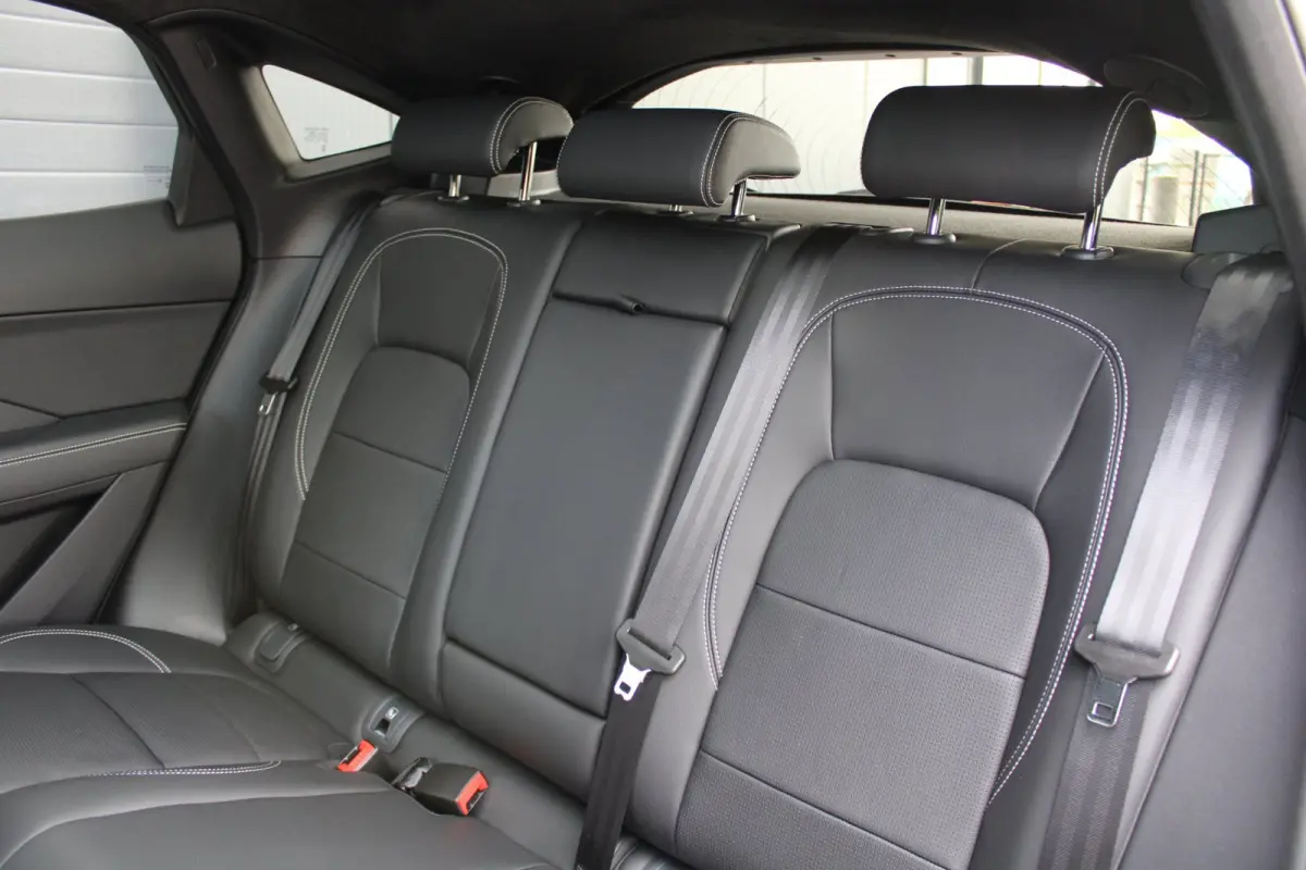 1.5 P300e AWD R-Dynamic HSE | panoramadak | meridian sound | black pack | adap. cruise | leder | bliss | NL auto