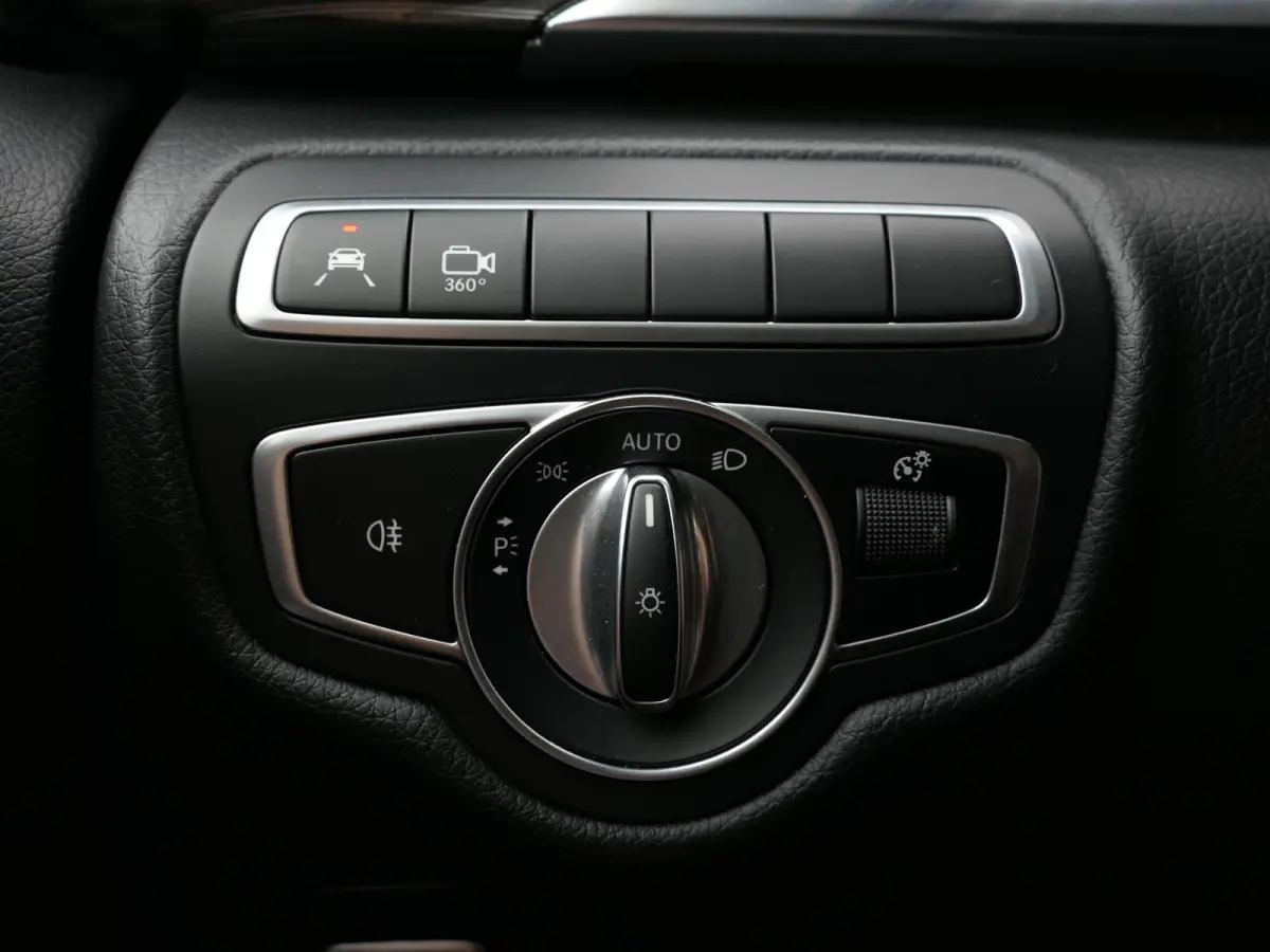 300d Lang DC Avantgarde Edition | 360°-camera | Stoelventilatie | Burmester | Trekhaak | 19-inch | Full-LED | Elektrische schuifdeuren + achterklep | Stoelverwarming | Dodehoek detectie