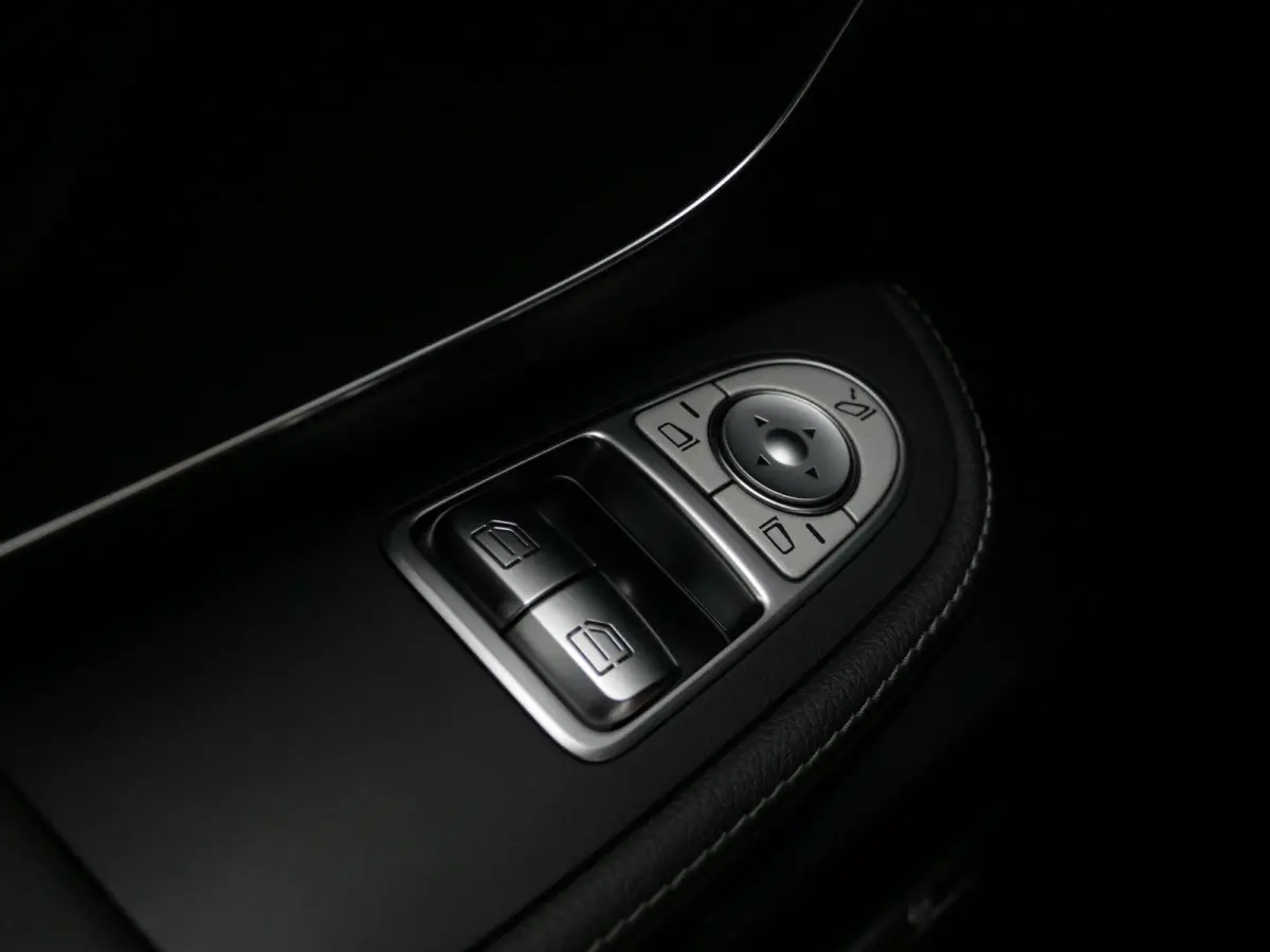 300d Lang DC Avantgarde Edition | 360°-camera | Stoelventilatie | Burmester | Trekhaak | 19-inch | Full-LED | Elektrische schuifdeuren + achterklep | Stoelverwarming | Dodehoek detectie