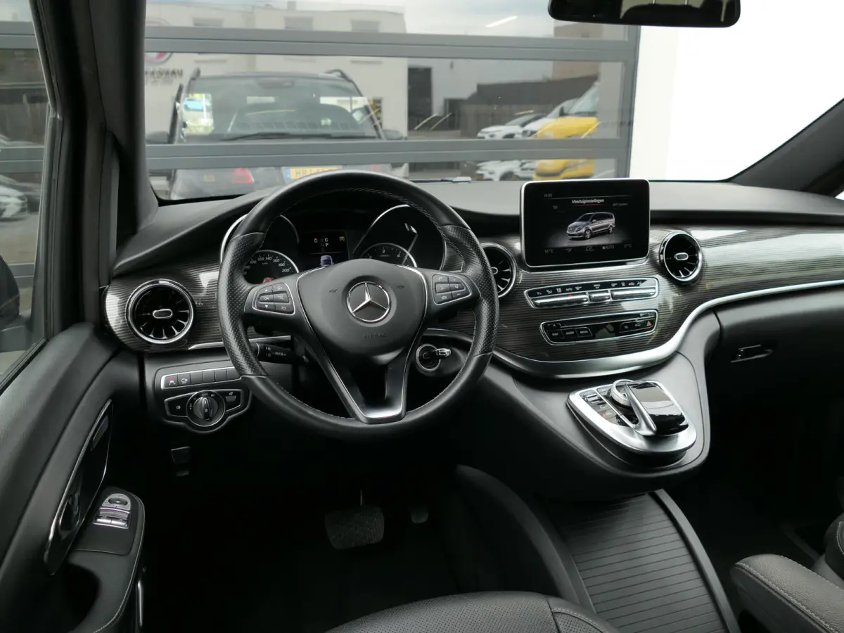300d Lang DC Avantgarde Edition | 360°-camera | Stoelventilatie | Burmester | Trekhaak | 19-inch | Full-LED | Elektrische schuifdeuren + achterklep | Stoelverwarming | Dodehoek detectie