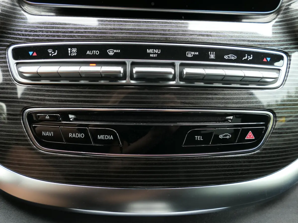 300d Lang DC Avantgarde Edition | 360°-camera | Stoelventilatie | Burmester | Trekhaak | 19-inch | Full-LED | Elektrische schuifdeuren + achterklep | Stoelverwarming | Dodehoek detectie