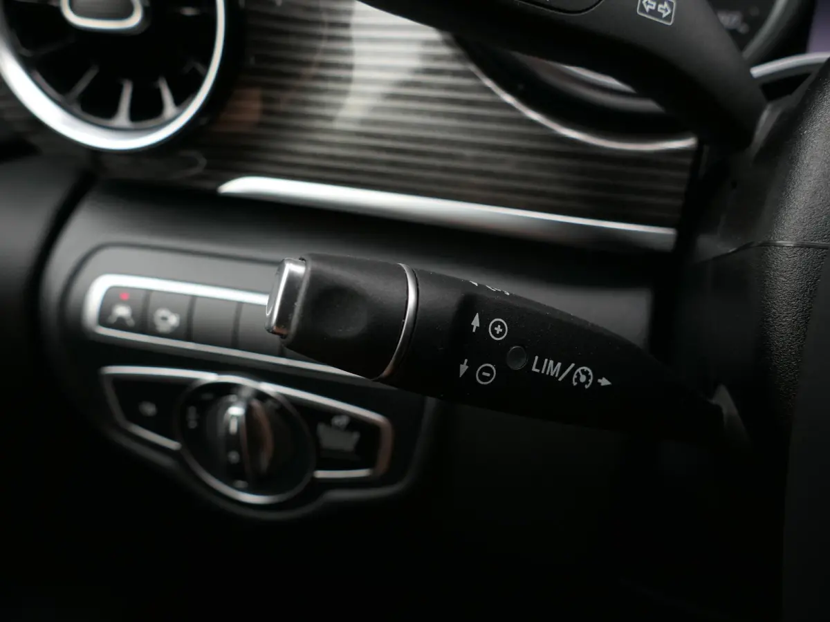 300d Lang DC Avantgarde Edition | 360°-camera | Stoelventilatie | Burmester | Trekhaak | 19-inch | Full-LED | Elektrische schuifdeuren + achterklep | Stoelverwarming | Dodehoek detectie