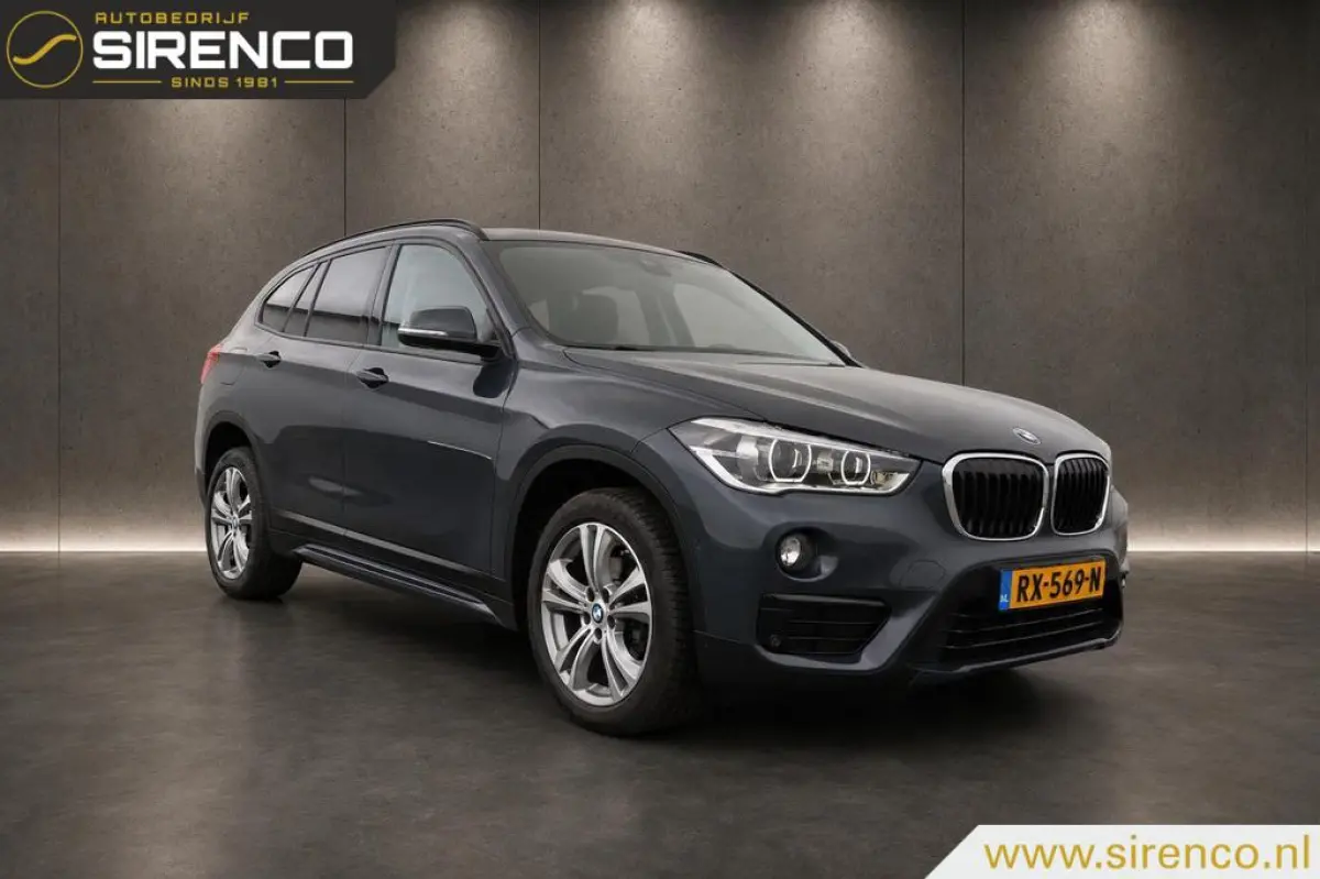sDrive18i High Executive | leder sportzetels| stoelverwarming | hud | climate & cruise control | navigatie & bluetooth