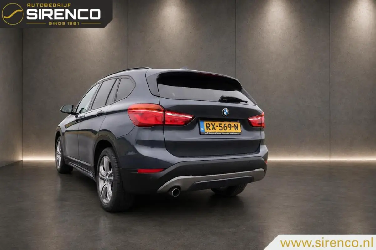 sDrive18i High Executive | leder sportzetels| stoelverwarming | hud | climate & cruise control | navigatie & bluetooth