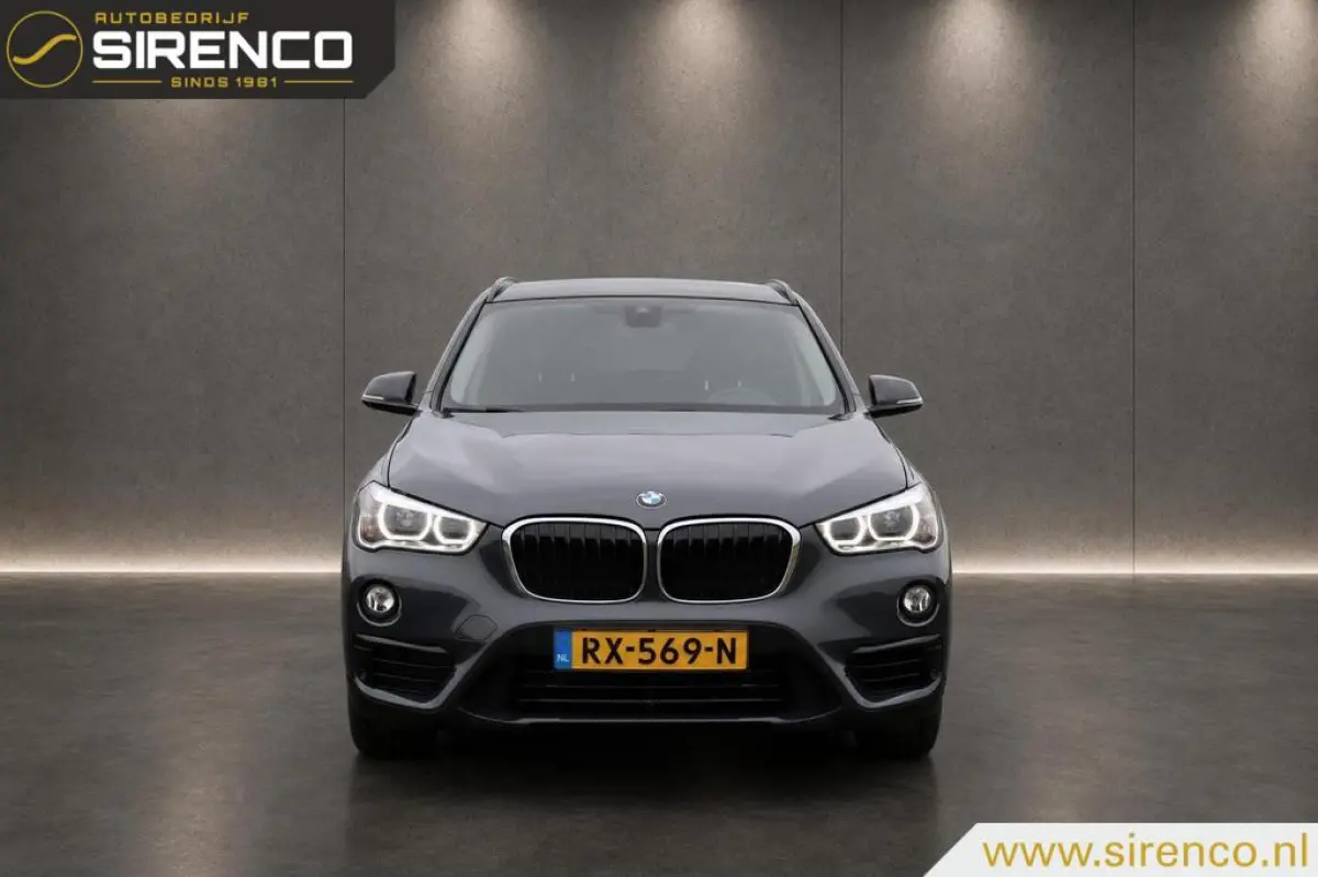 sDrive18i High Executive | leder sportzetels| stoelverwarming | hud | climate & cruise control | navigatie & bluetooth