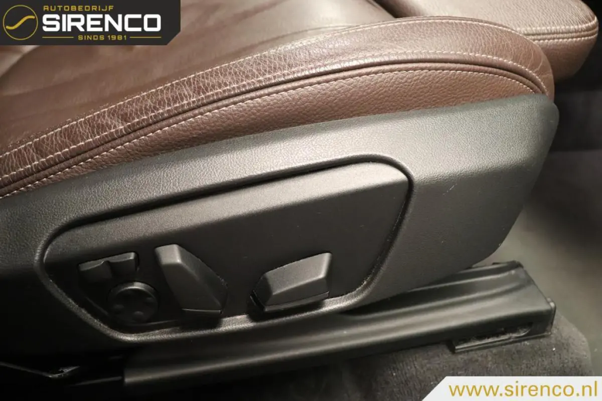 sDrive18i High Executive | leder sportzetels| stoelverwarming | hud | climate & cruise control | navigatie & bluetooth