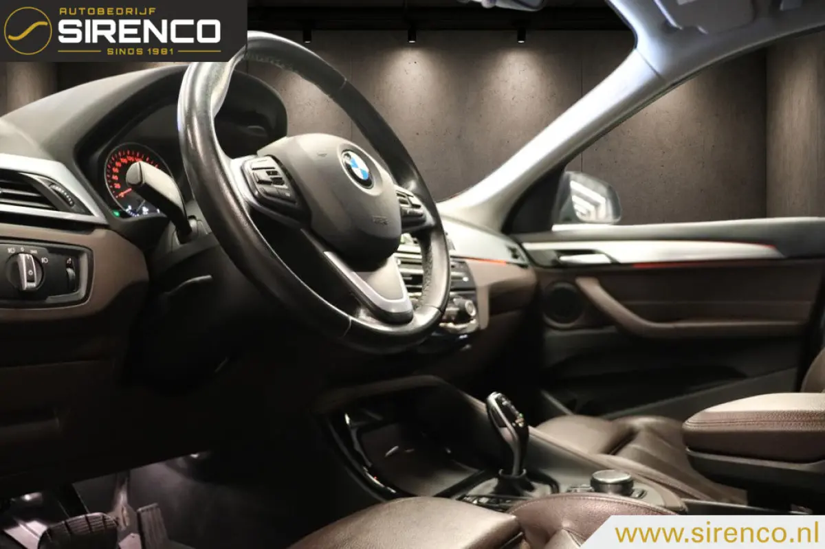 sDrive18i High Executive | leder sportzetels| stoelverwarming | hud | climate & cruise control | navigatie & bluetooth