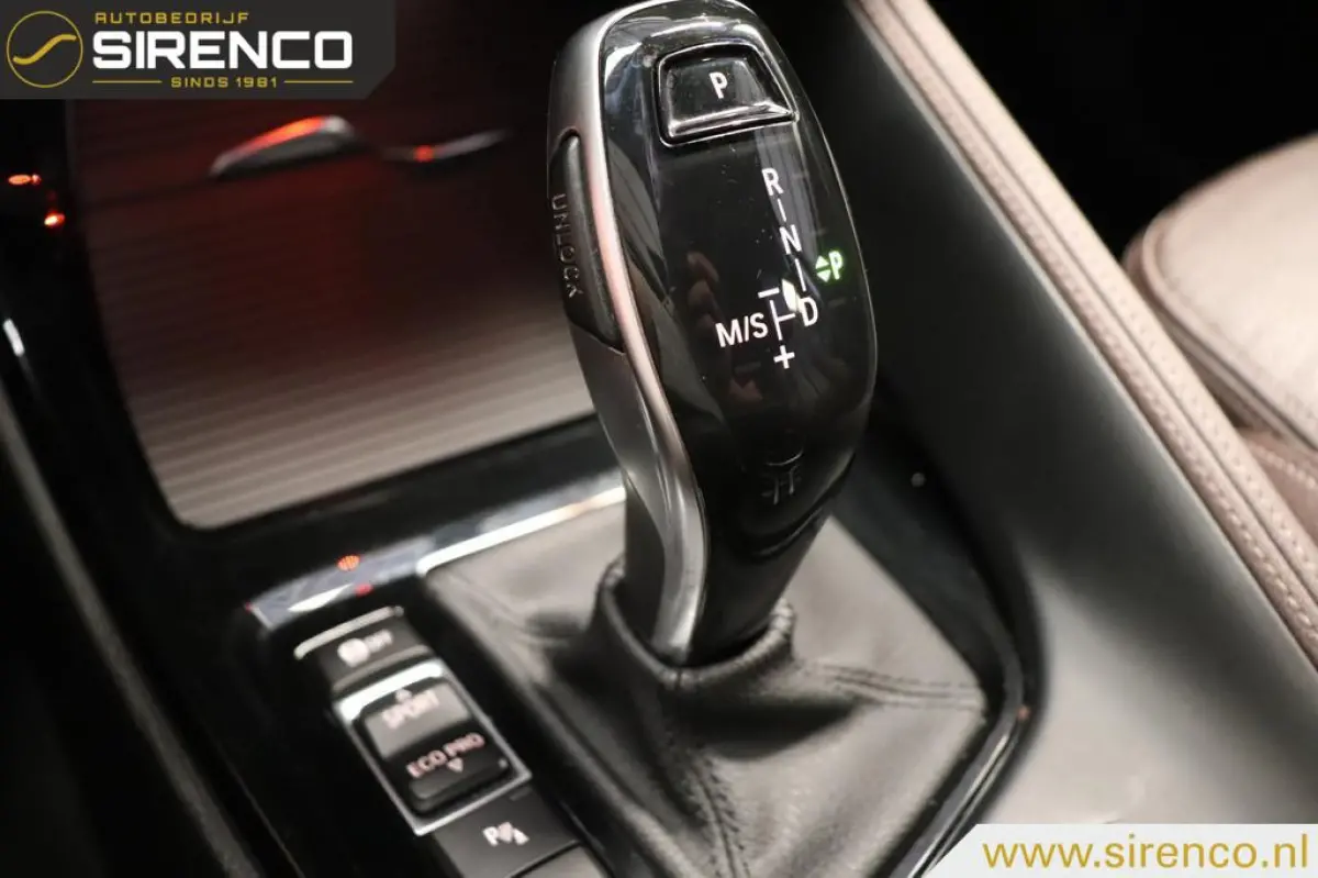 sDrive18i High Executive | leder sportzetels| stoelverwarming | hud | climate & cruise control | navigatie & bluetooth