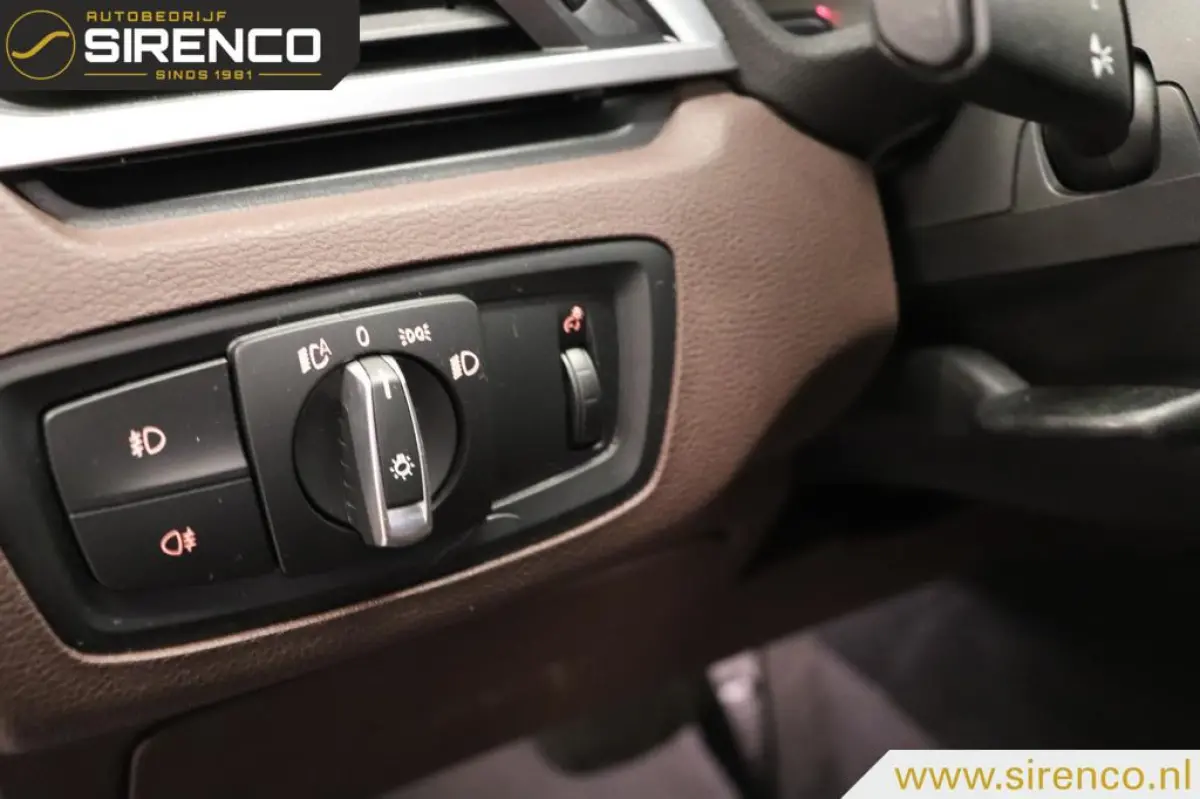 sDrive18i High Executive | leder sportzetels| stoelverwarming | hud | climate & cruise control | navigatie & bluetooth