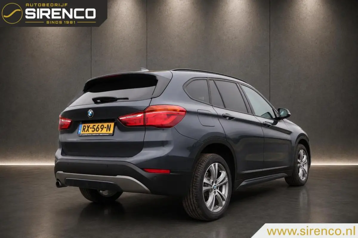 sDrive18i High Executive | leder sportzetels| stoelverwarming | hud | climate & cruise control | navigatie & bluetooth