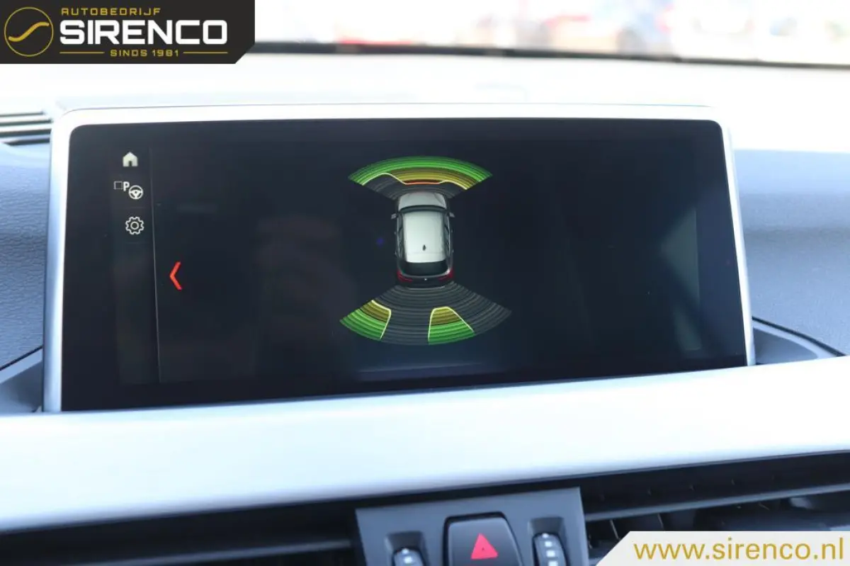 sDrive18i High Executive | leder sportzetels| stoelverwarming | hud | climate & cruise control | navigatie & bluetooth
