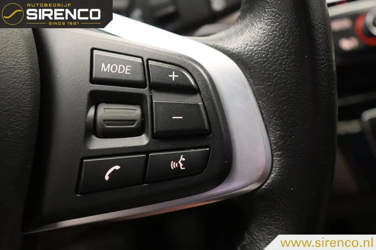 sDrive18i High Executive | leder sportzetels| stoelverwarming | hud | climate & cruise control | navigatie & bluetooth